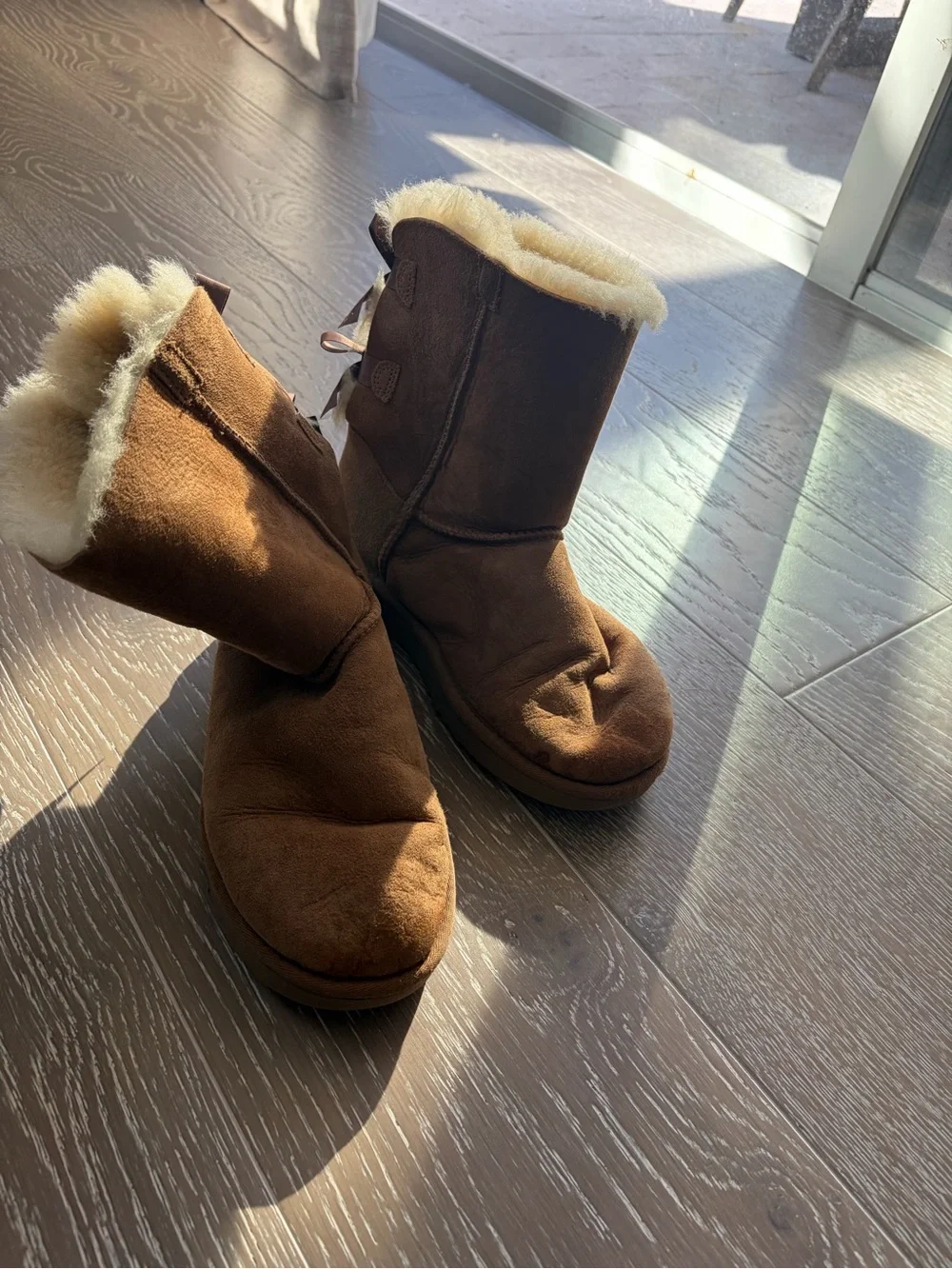 UGG size 6 Bailey Bow Boots in Chestnut with Shearling Trim